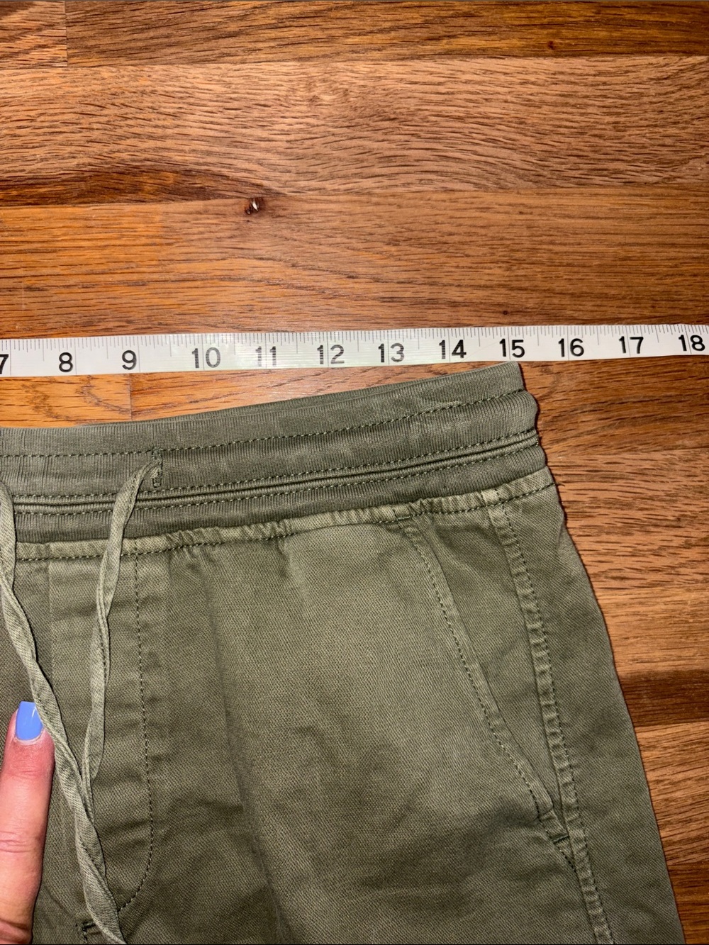 GAP olive pull on shorts - Picture 8 of 8